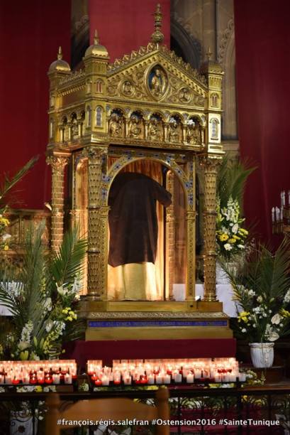 Holy Tunic of Jesus on Display in France Until April 10 2016